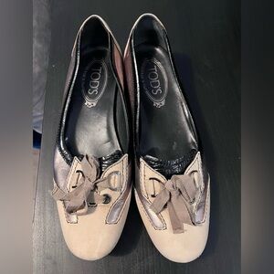 Tod's Beige and Black Bow-Accent Leather Flats